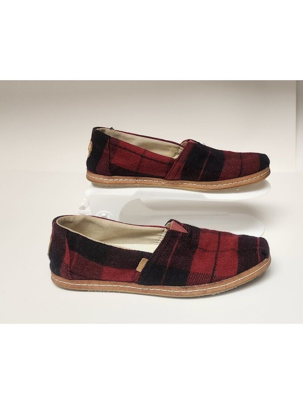 TOMS WOMEN'S CLASSIC SLIP-ON SHOES IN RED PLAID SIZE 6